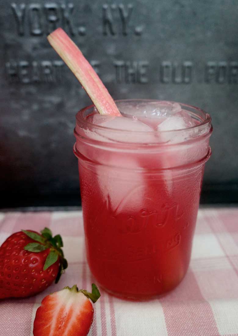 Rhubarb lemonade