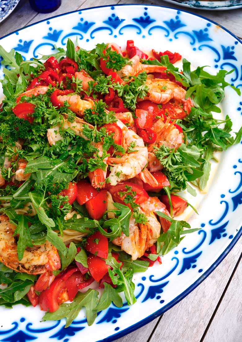 Fettuccini with prawns and arugula